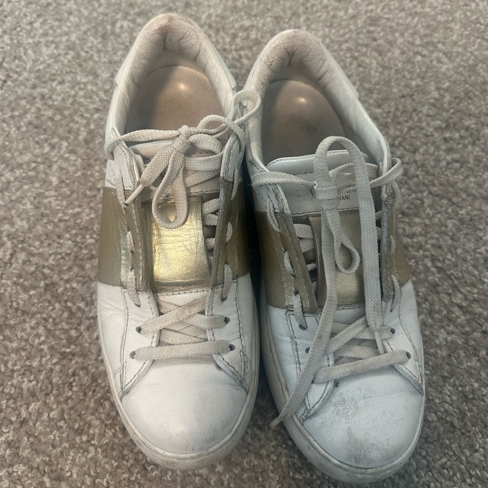 Open Sneaker With Metallic Stripe - image 1